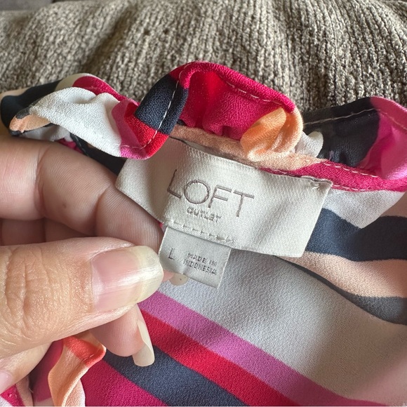 🦋 Loft Size L Pastel Summer Pinks Rainbow Stripes Sleeveless Blouse 🌈💕🎀 - Picture 7 of 8